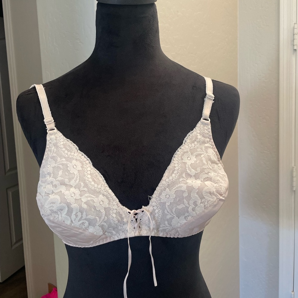 Cream vintage Bra with Adjustable Strap